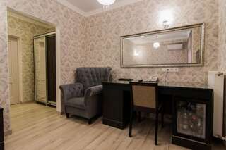Отель Отель Классик Кишинёв Улучшенный двухместный номер с 1 кроватью или 2 отдельными кроватями-11