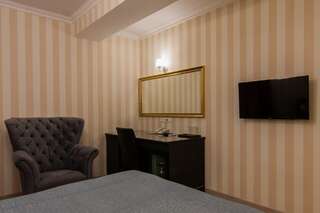 Отель Отель Классик Кишинёв Улучшенный двухместный номер с 1 кроватью или 2 отдельными кроватями-14